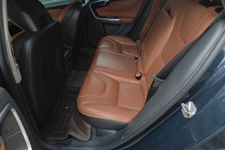 Used Volvo V60 2014 Restyled T5 Zhiya Edition Interior 4