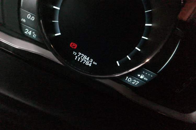 Used Volvo V60 2014 Restyled T5 Zhiya Edition Odometer Close Up