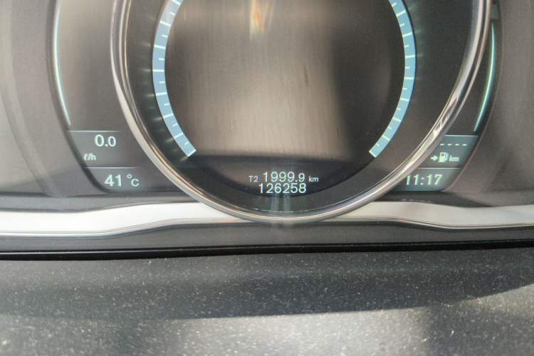 Used Volvo V60 2014 Restyled T5 Zhiya Edition Odometer Close Up