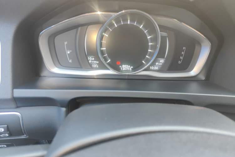 Used Volvo V60 2014 Restyled T5 Zhiya Edition Odometer Close Up