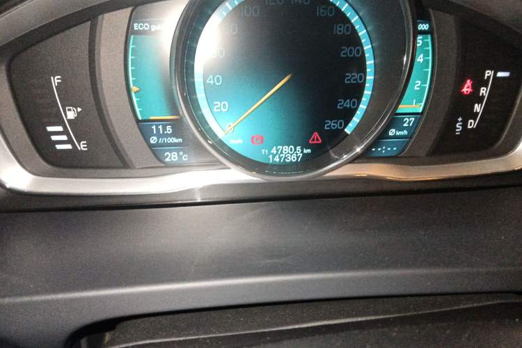Used Volvo V60 2014 T5 Zhiya Edition Odometer Close Up
