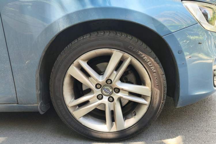 Used Volvo V60 2014 Restyled T5 Zhiya Edition Right Front Wheel Hub