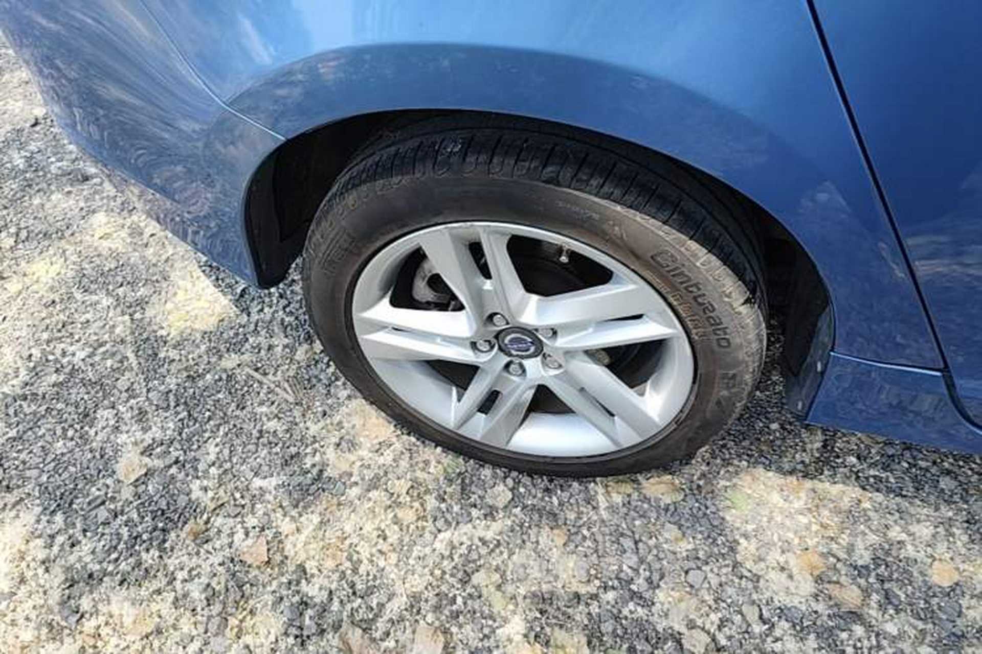 Used Volvo V60 2014 Restyled T5 Zhiya Edition Right Rear Wheel Hub