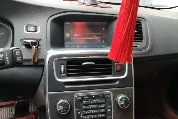 Used Volvo V60 2014 T5 Zhiyi Edition Audio And AC Panel