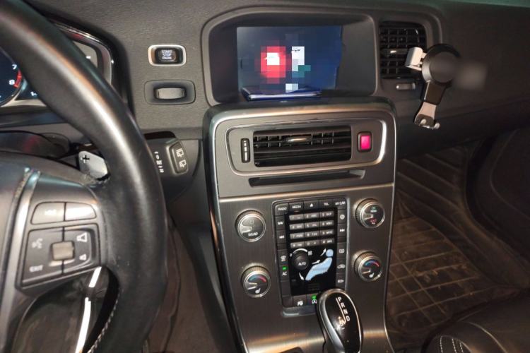Used Volvo V60 2014 Restyled T5 Zhiya Edition Audio And AC Panel