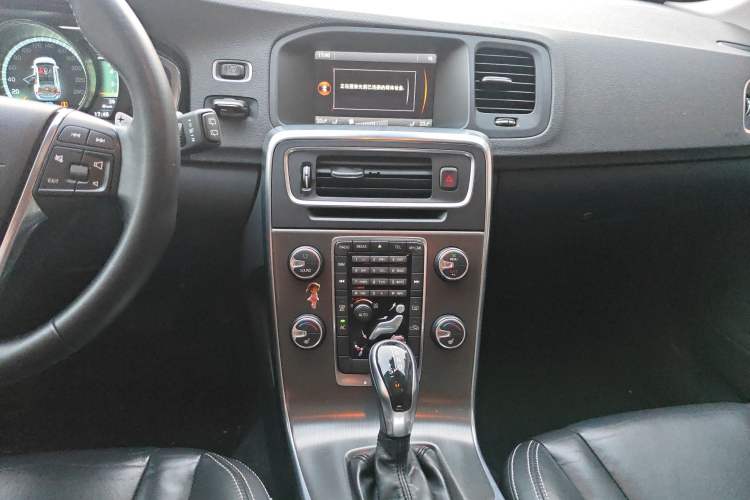 Used Volvo V60 2014 T5 Zhiya Edition Audio And AC Panel
