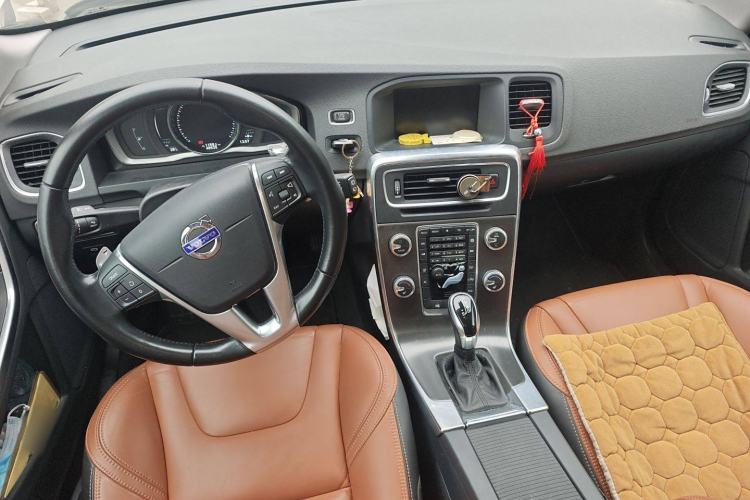 Used Volvo V60 2014 Restyled T5 Zhiya Edition Center Console