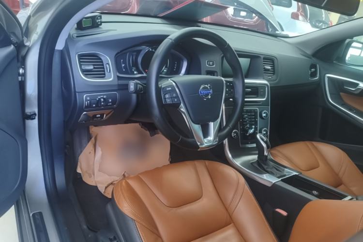 Used Volvo V60 2014 T5 Zhiya Edition Center Console