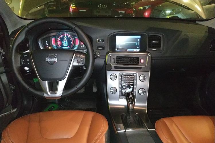 Used Volvo V60 2014 Restyled T5 Zhiya Edition Center Console