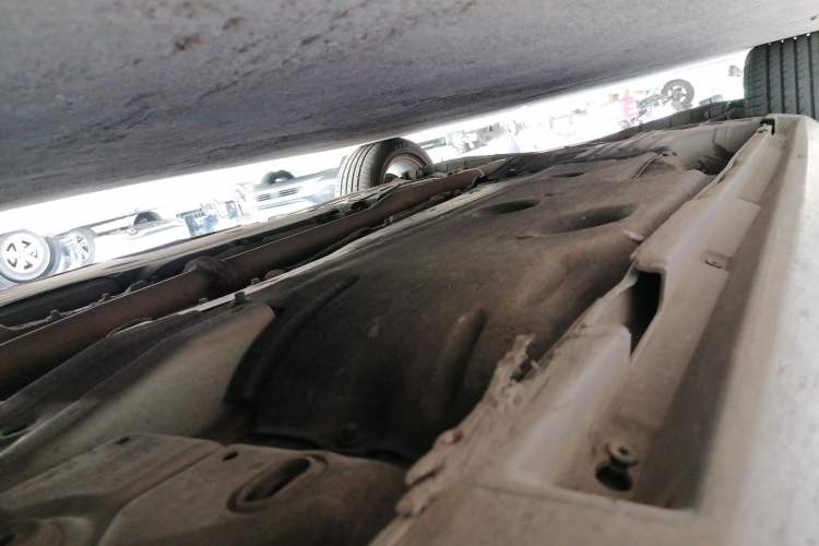 Used Volvo V60 2014 T5 Zhiyi Edition Chassis Front Right