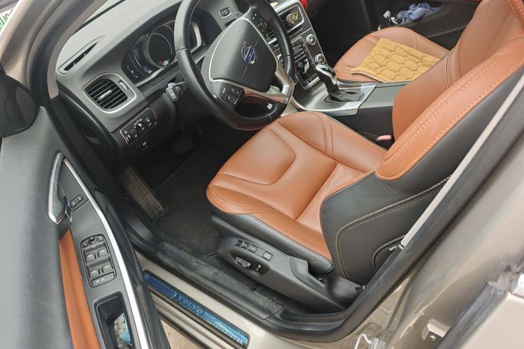 Used Volvo V60 2014 Restyled T5 Zhiya Edition Driver Seat