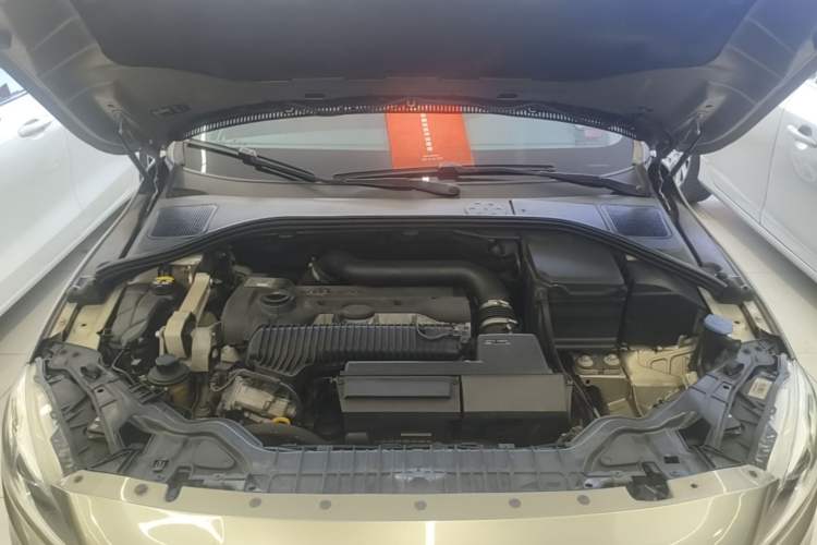 Used Volvo V60 2014 T5 Zhiya Edition Engine Bay