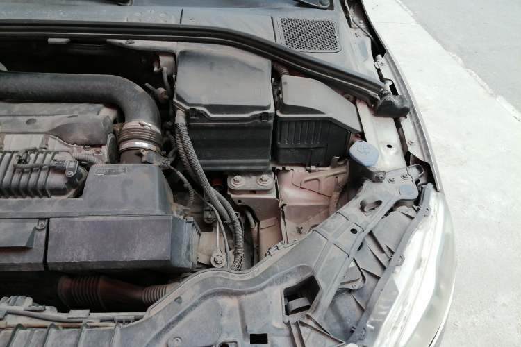Used Volvo V60 2014 T5 Zhiyi Edition Engine Bay Left