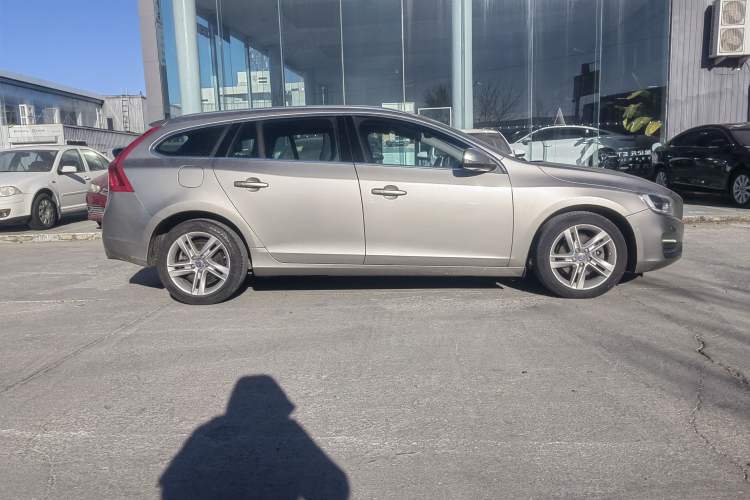 Used Volvo V60 2014 Restyled T5 Zhiya Edition Exterior 2