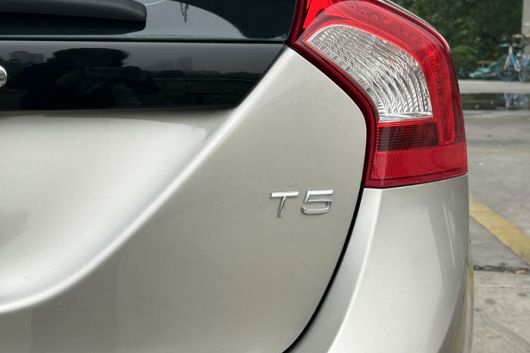 Used Volvo V60 2014 T5 Zhiyi Edition Exterior 4
