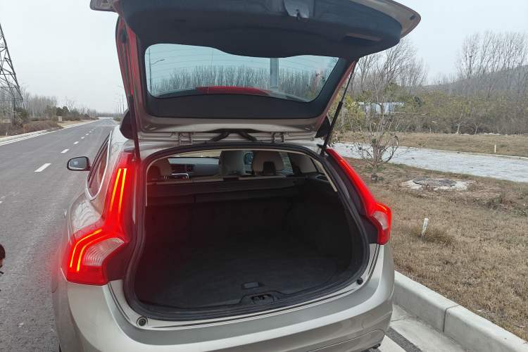 Used Volvo V60 2014 T5 Zhiyi Edition Exterior 5