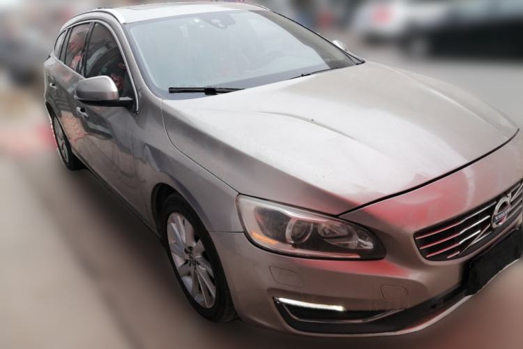 Used Volvo V60 2014 T5 Zhiyi Edition Front Right 45 Deg