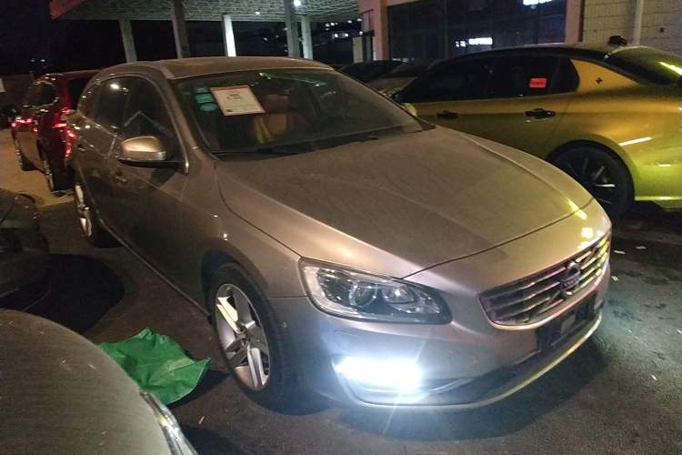Used Volvo V60 2014 Restyled T5 Zhiya Edition Front Right 45 Deg