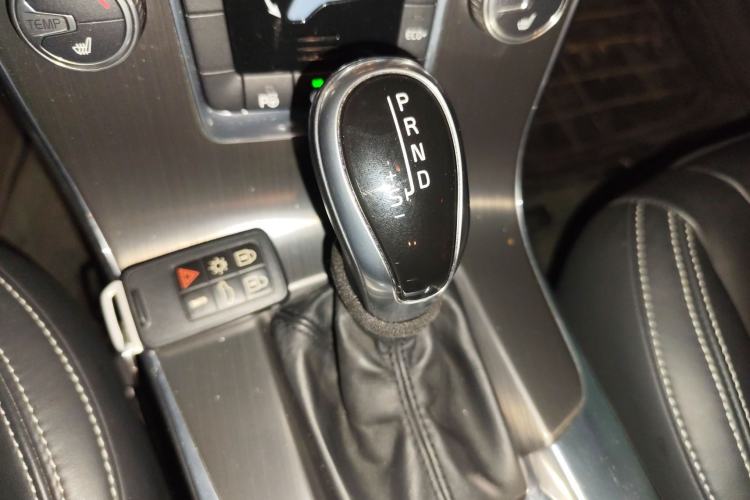 Used Volvo V60 2014 Restyled T5 Zhiya Edition Gear Lever