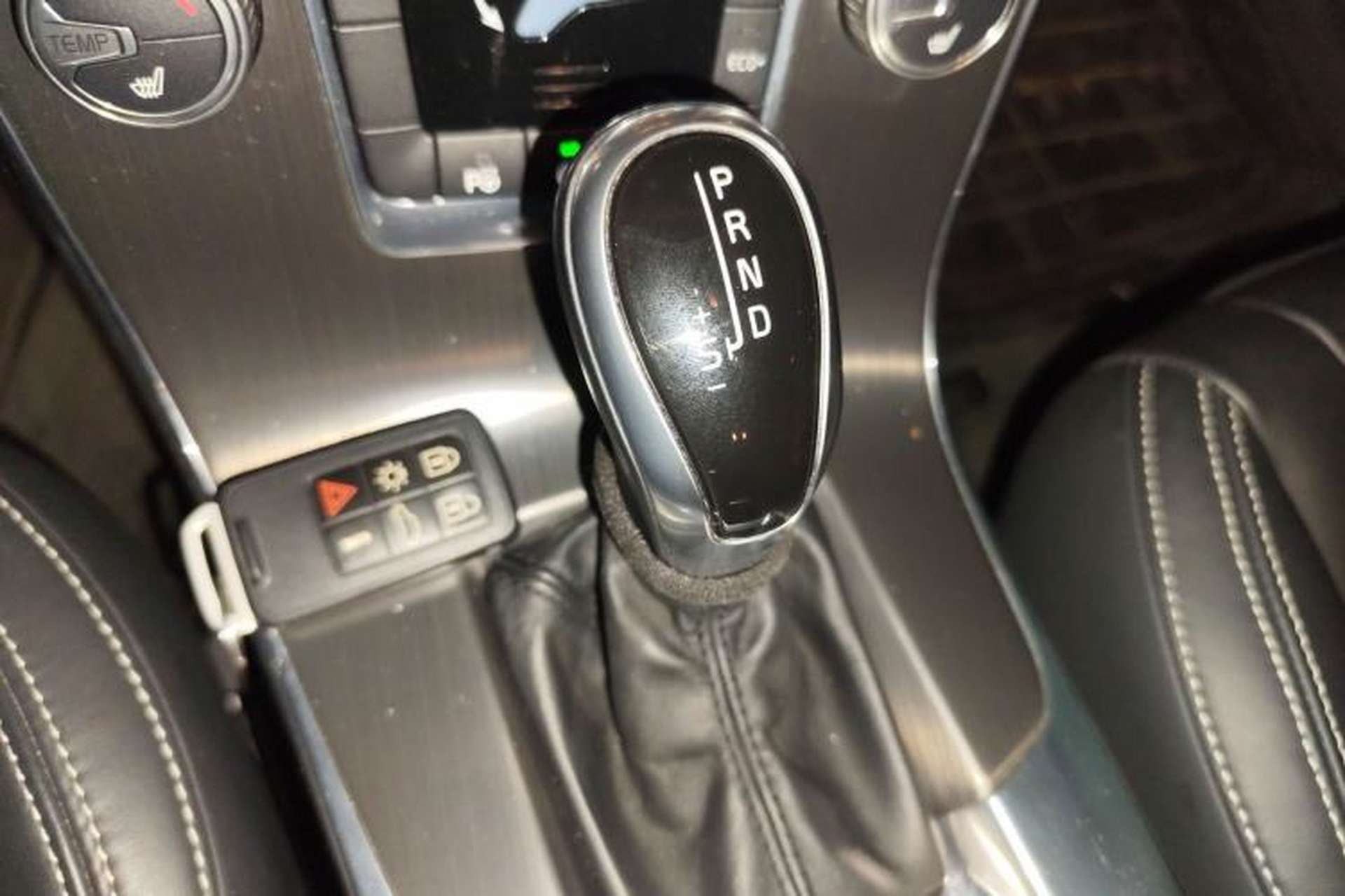Used Volvo V60 2014 Restyled T5 Zhiya Edition Gear Lever