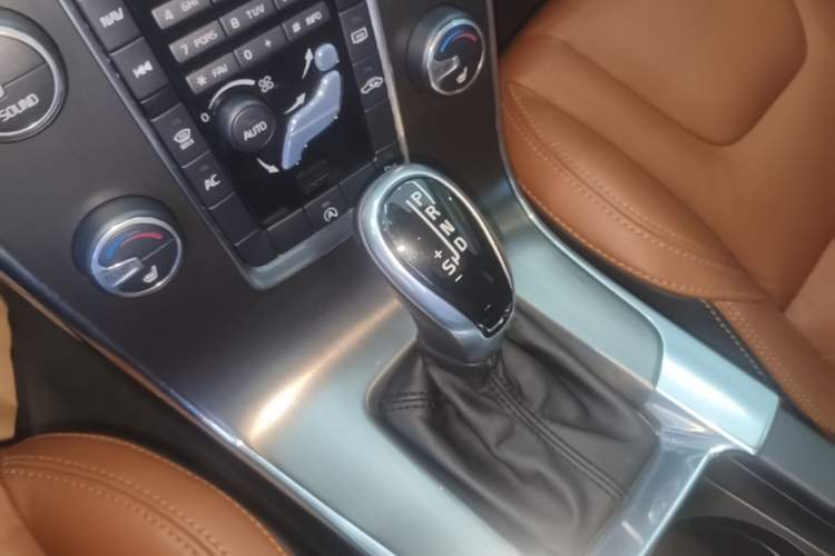 Used Volvo V60 2014 T5 Zhiya Edition Gear Lever