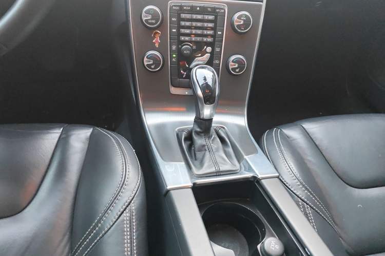 Used Volvo V60 2014 T5 Zhiya Edition Gear Lever