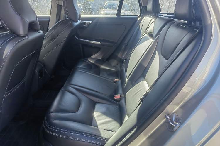 Used Volvo V60 2014 Restyled T5 Zhiya Edition Interior 1