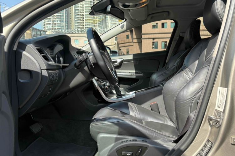 Used Volvo V60 2014 T5 Zhiya Edition Interior 11