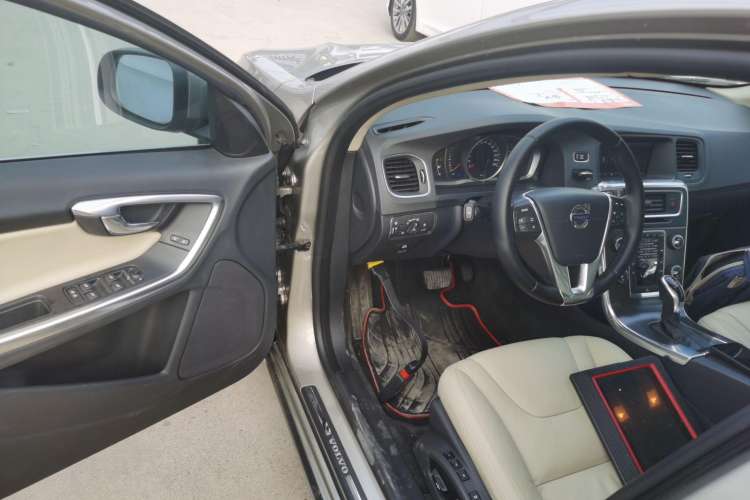 Used Volvo V60 2014 T5 Zhiyi Edition Interior 3