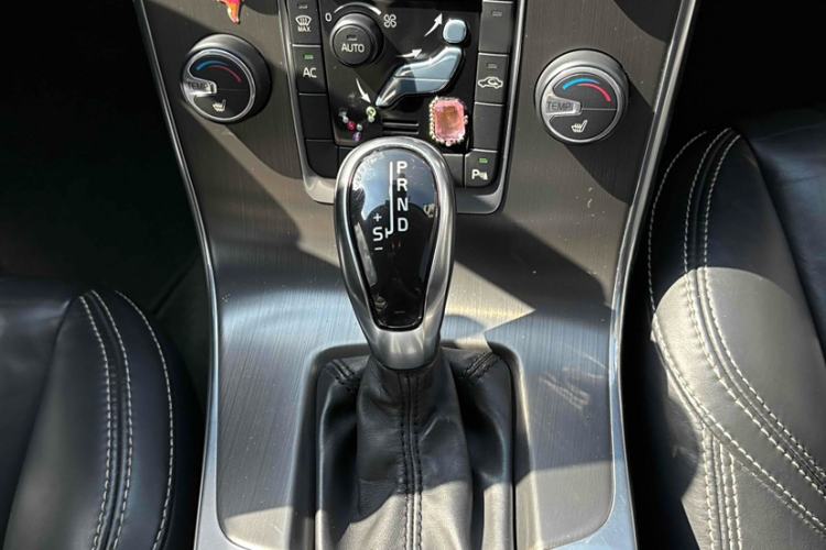 Used Volvo V60 2014 T5 Zhiya Edition Interior 4