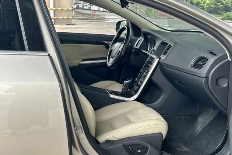 Used Volvo V60 2014 T5 Zhiyi Edition Interior 5
