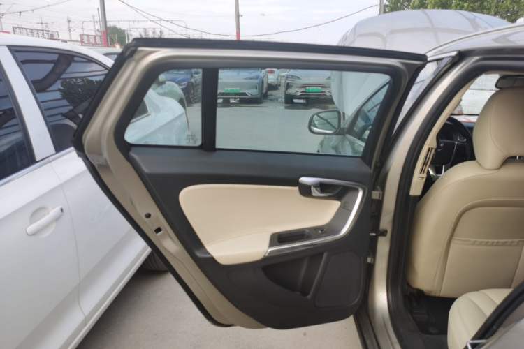 Used Volvo V60 2014 T5 Zhiyi Edition Interior 8