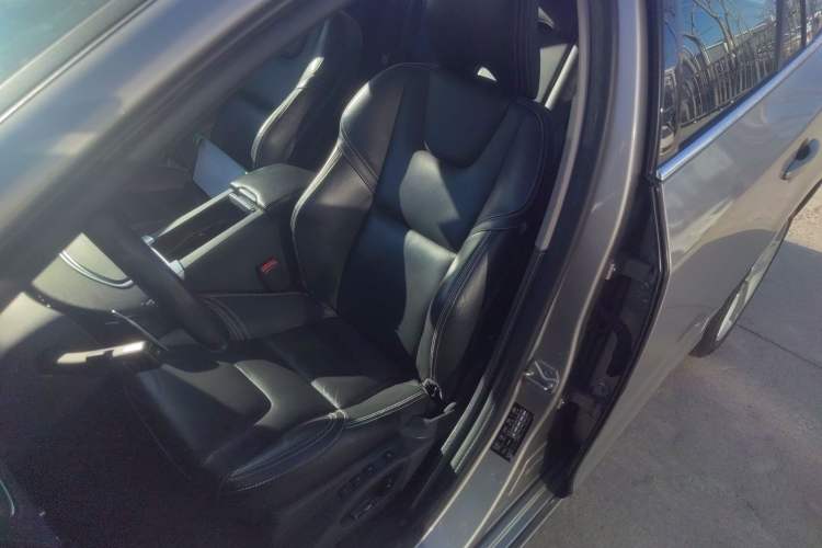 Used Volvo V60 2014 Restyled T5 Zhiya Edition Left Front Seat