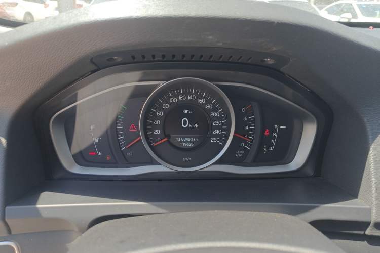 Used Volvo V60 2014 T5 Zhiyi Edition Odometer Close Up