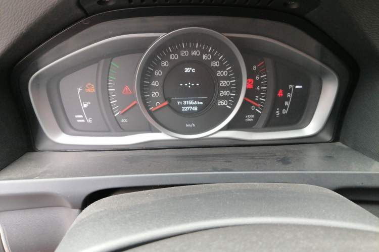 Used Volvo V60 2014 T5 Zhiyi Edition Odometer Close Up
