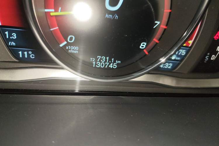 Used Volvo V60 2014 Restyled T5 Zhiya Edition Odometer Close Up