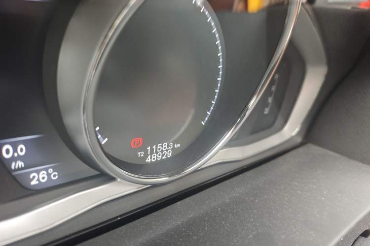 Used Volvo V60 2014 Restyled T5 Zhiya Edition Odometer Close Up
