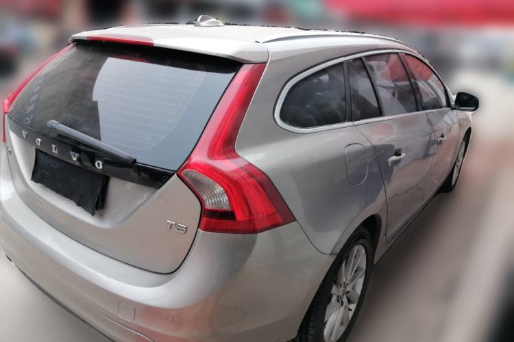 Used Volvo V60 2014 T5 Zhiyi Edition Rear Right 45 Deg