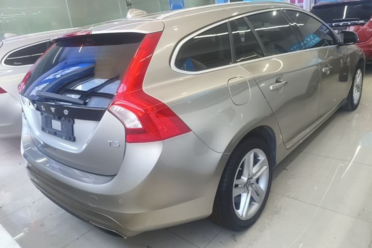 Used Volvo V60 2014 T5 Zhiya Edition Rear Right 45 Deg