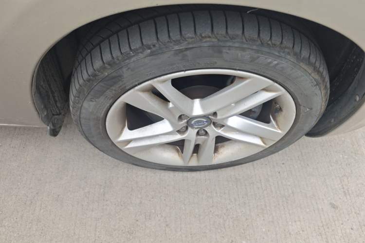 Used Volvo V60 2014 Restyled T5 Zhiya Edition Right Front Wheel Hub