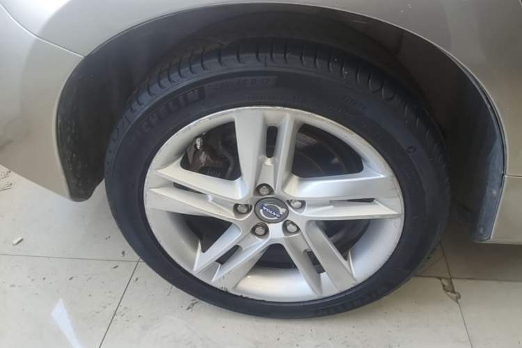 Used Volvo V60 2014 T5 Zhiya Edition Right Rear Wheel Hub