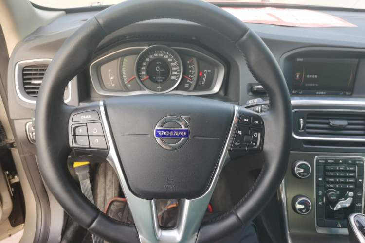 Used Volvo V60 2014 T5 Zhiyi Edition Steering Wheel