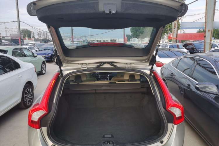 Used Volvo V60 2014 T5 Zhiyi Edition Trunk