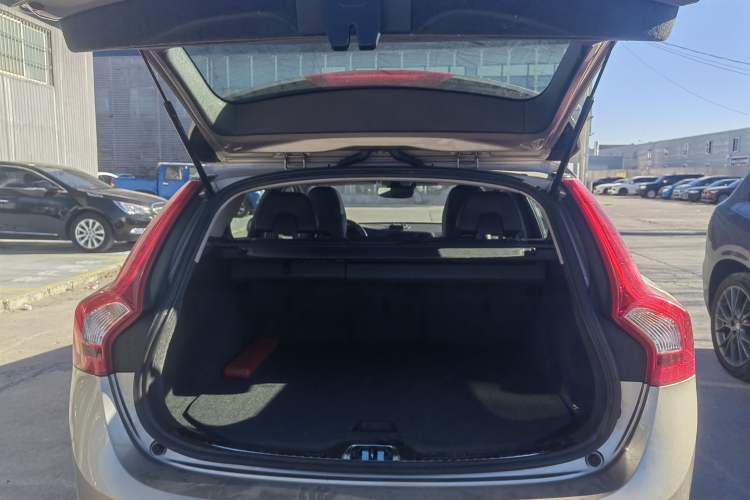 Used Volvo V60 2014 Restyled T5 Zhiya Edition Trunk