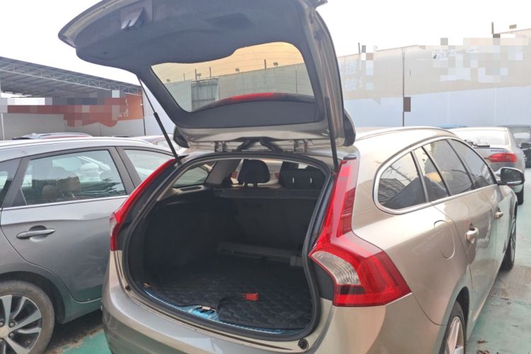 Used Volvo V60 2014 T5 Zhiya Edition Trunk