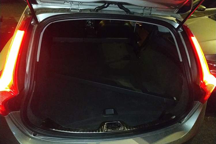 Used Volvo V60 2014 Restyled T5 Zhiya Edition Trunk