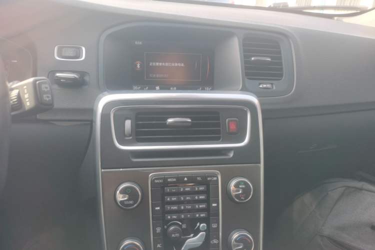 Used Volvo V60 2014 Facelift T5 Zhiyi Edition Audio And AC Panel