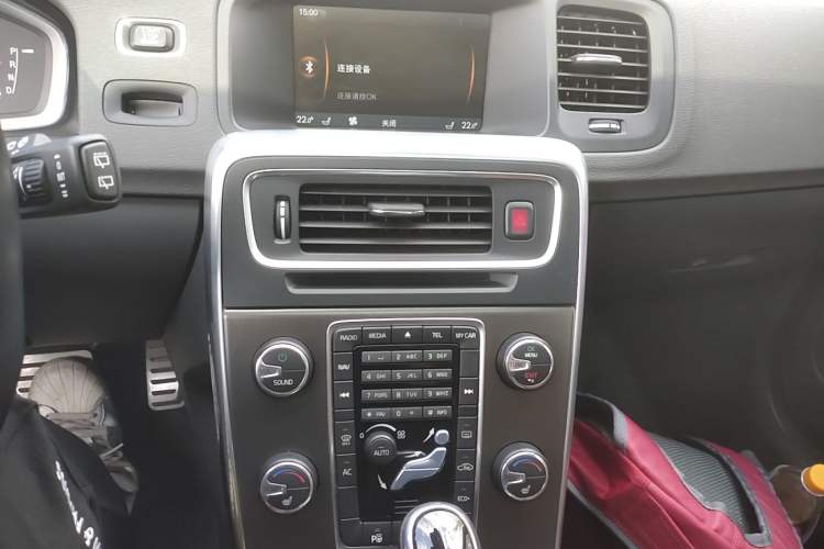 Used Volvo V60 2014 Restyled T5 Zhiya Edition Audio And AC Panel