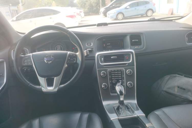 Used Volvo V60 2014 Facelift T5 Zhiyi Edition Center Console