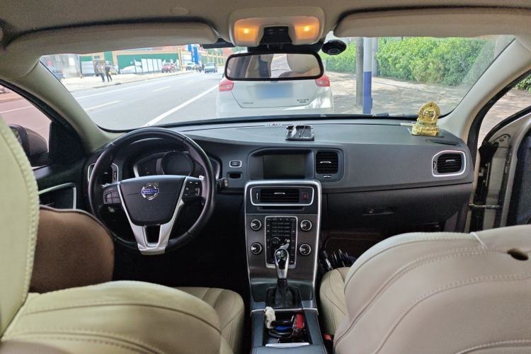 Used Volvo V60 2014 Restyled T5 Zhiya Edition Center Console